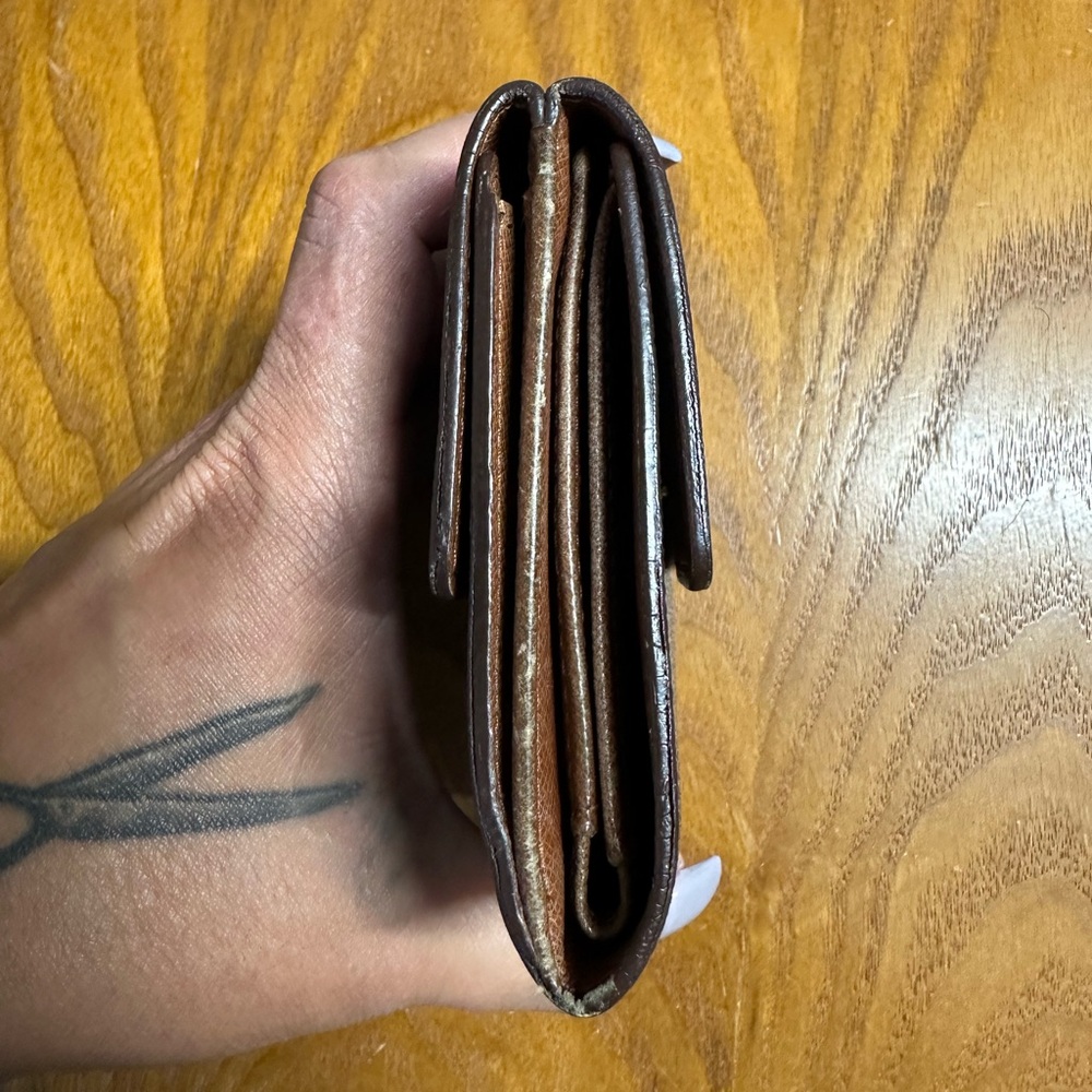 Authentic Louis Vuitton compact wallet - Picture 4 of 10